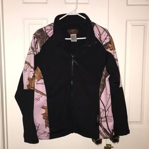 Yukon gear women’s camouflage accent jacket.